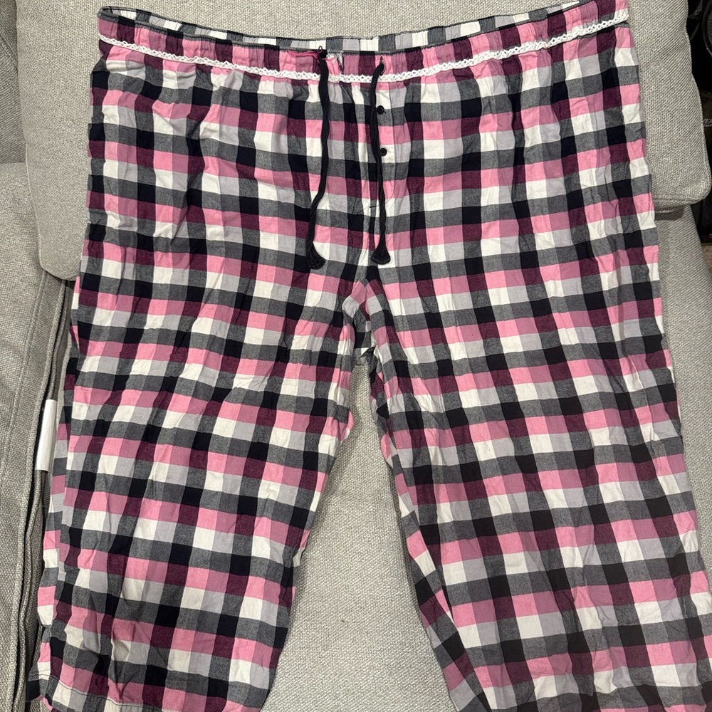 Plaid Women's Pants in Pink and Black